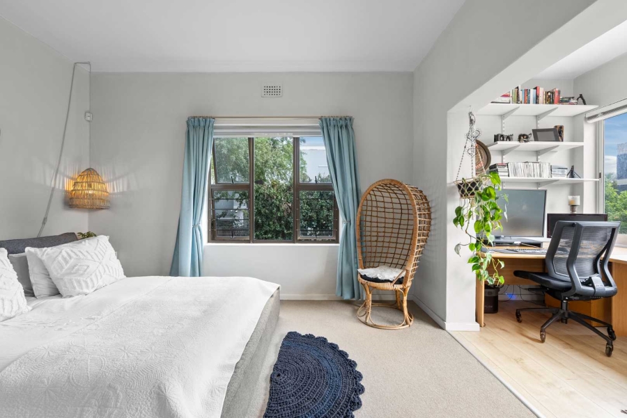 2 Bedroom Property for Sale in Vredehoek Western Cape